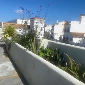 apt-romantic-rooftop-with-stunning-sea-and-mountain-views.es-andalucia.com/